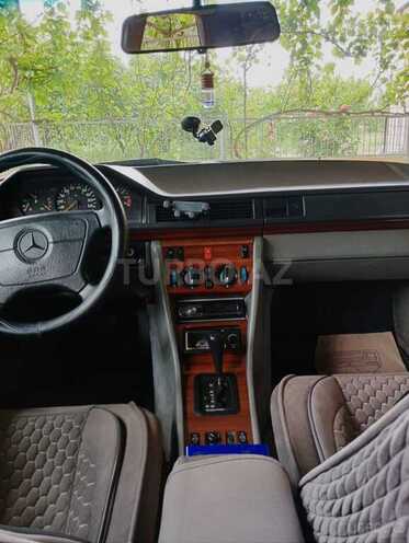 Mercedes E 220 1993, 328,596 km - 2.2 l - Şirvan