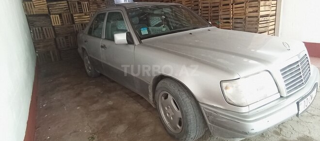 Mercedes E 220 1995, 380,000 km - 2.2 l - Xaçmaz