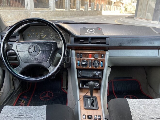 Mercedes E 250 1995, 357,000 km - 2.5 l - Sumqayıt
