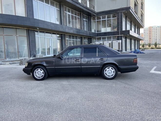 Mercedes E 250 1995, 357,000 km - 2.5 l - Sumqayıt