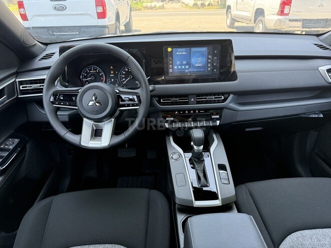Mitsubishi Outlander Sport-11