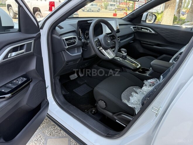 Mitsubishi Outlander Sport-9