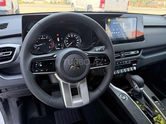 Mitsubishi Outlander Sport-18