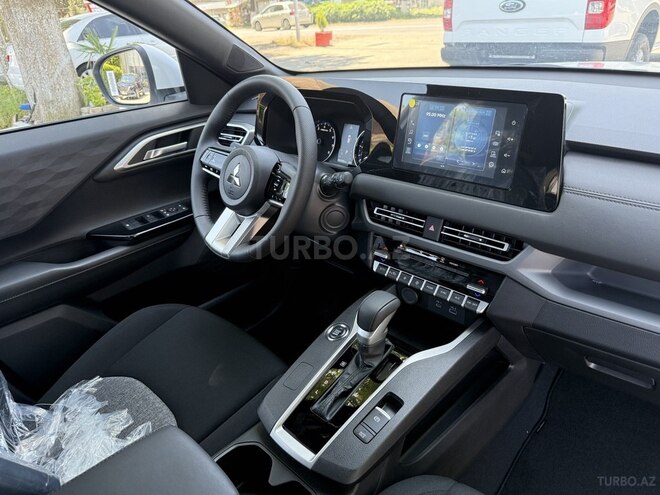 Mitsubishi Outlander Sport-13