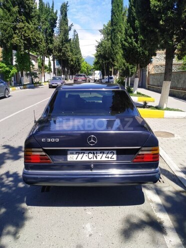 Mercedes E 300 d 1990, 357,432 km - 3.0 л - Zaqatala
