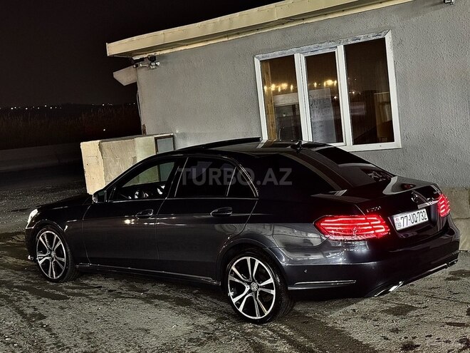 Mercedes E 220-21