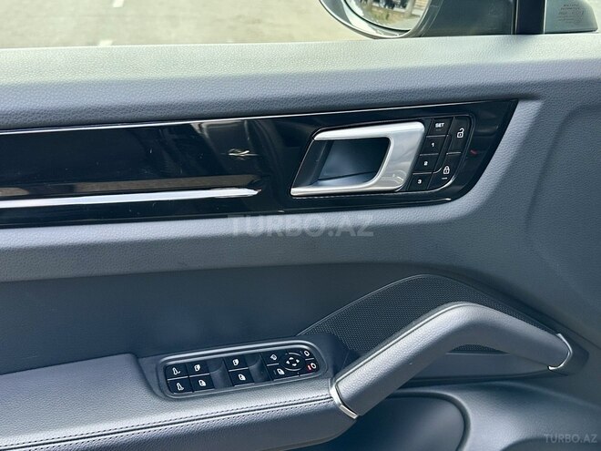 Porsche Cayenne-13