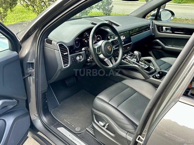 Porsche Cayenne-10