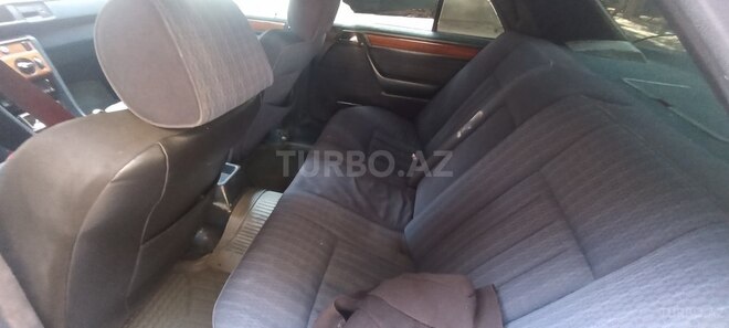 Mercedes E 200 d 1993, 13,465 km - 2.0 l - Bakı