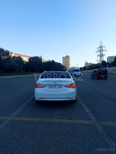Hyundai Sonata-4