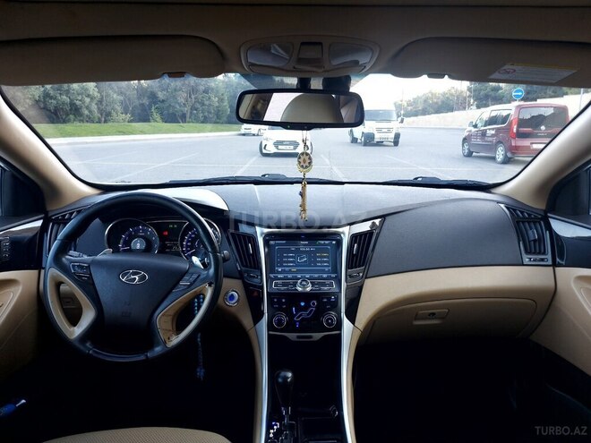 Hyundai Sonata-13