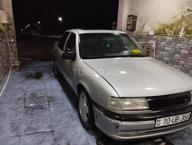Opel Vectra 1994, 100,000 km - 2.0 l - Qax