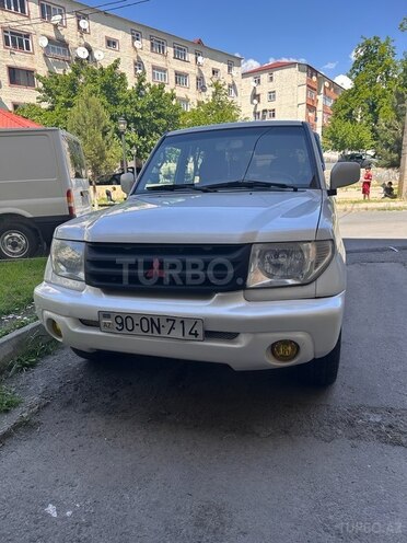 Mitsubishi Pajero io 2002, 190,000 km - 2.0 l - Zaqatala