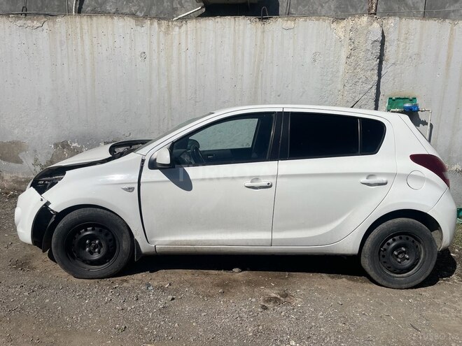 Hyundai i20 2011, 220,000 km - 1.4 l - Gəncə