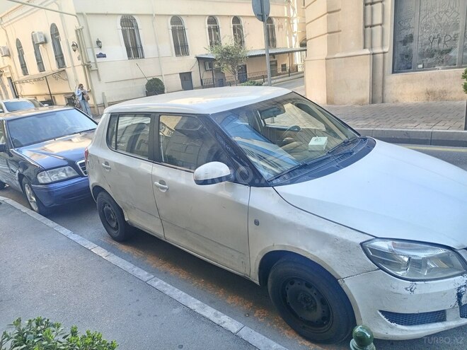 Skoda Fabia 2011, 482,000 km - 1.6 l - Bakı