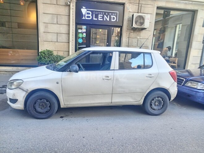 Skoda Fabia 2011, 482,000 km - 1.6 l - Bakı