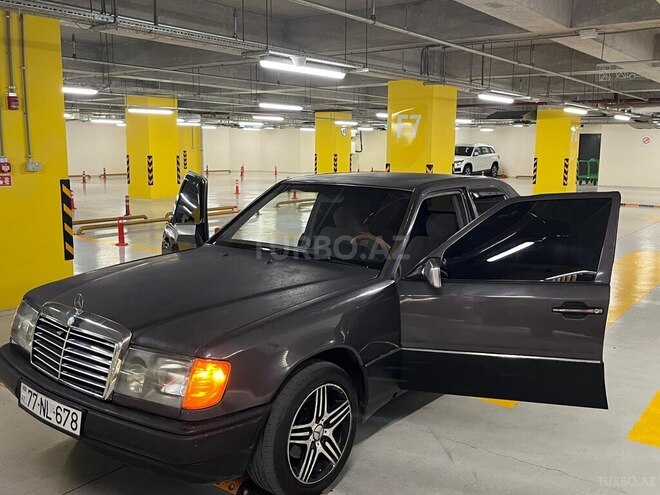 Mercedes E 230 1992, 256,000 km - 2.3 l - Gəncə