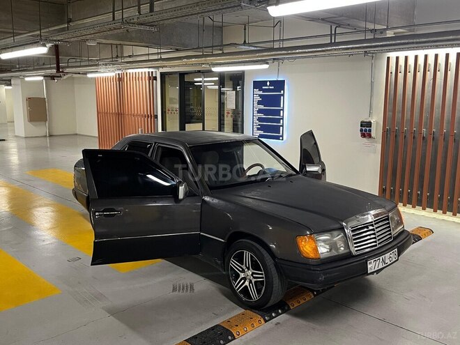 Mercedes E 230 1992, 256,000 km - 2.3 l - Gəncə