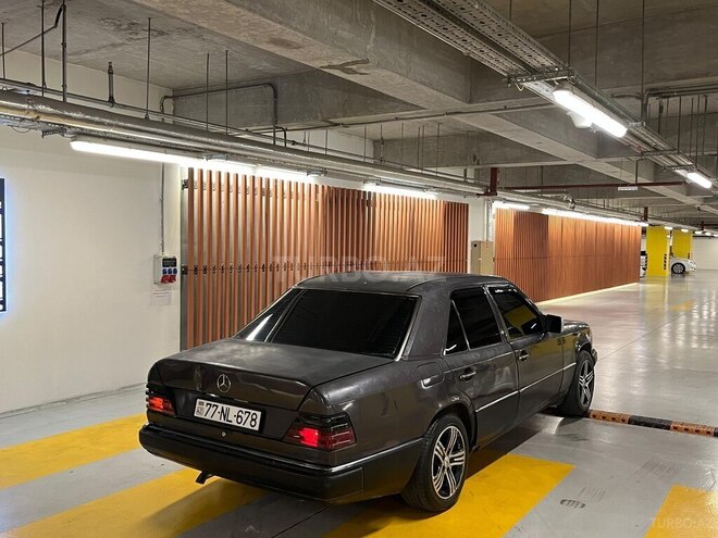 Mercedes E 230 1992, 256,000 km - 2.3 l - Gəncə