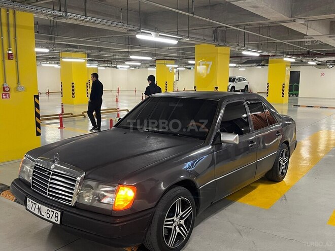 Mercedes E 230 1992, 256,000 km - 2.3 l - Gəncə