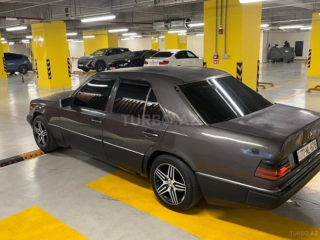 Mercedes E 230 1992, 256,000 km - 2.3 l - Gəncə