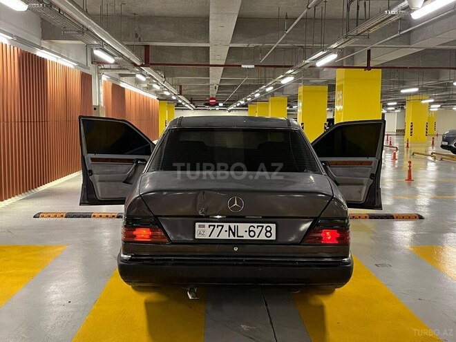 Mercedes E 230 1992, 256,000 km - 2.3 l - Gəncə