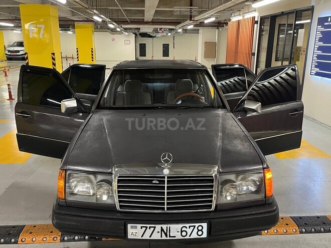 Mercedes E 230 1992, 256,000 km - 2.3 l - Gəncə