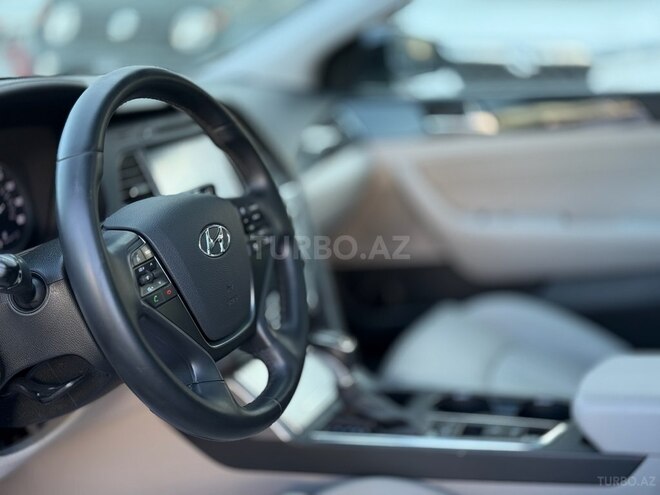 Hyundai Sonata-14