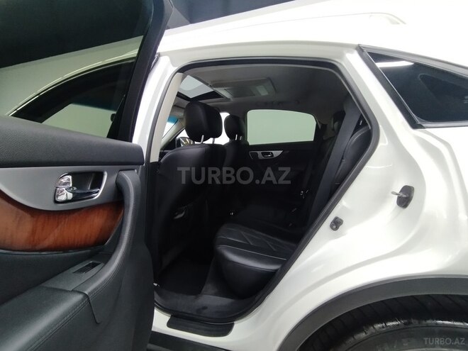 Infiniti FX35-11