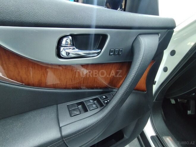 Infiniti FX35-13