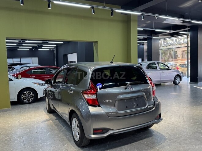 Nissan Note-7