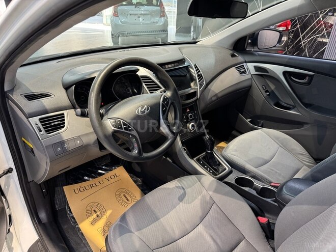 Hyundai Elantra-17