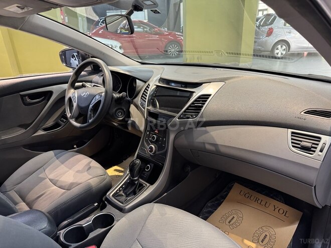 Hyundai Elantra-13