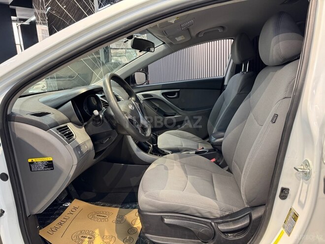 Hyundai Elantra-16