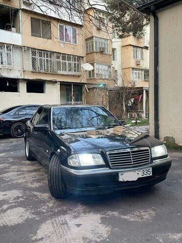 Mercedes E 240 1998, 450,000 km - 2.4 l - Füzuli