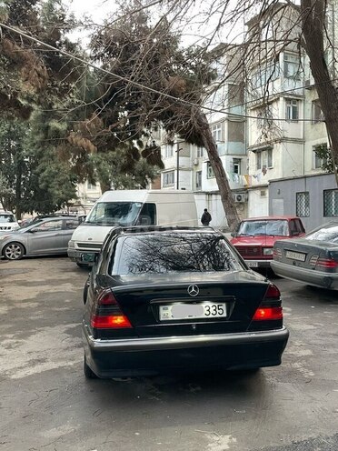 Mercedes E 240 1998, 450,000 km - 2.4 l - Füzuli