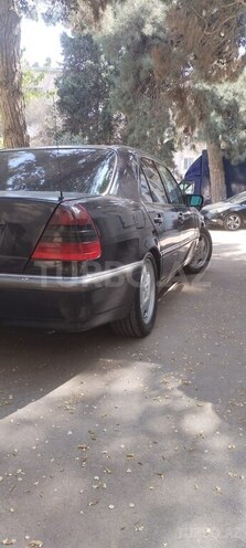 Mercedes E 240 1998, 450,000 km - 2.4 l - Füzuli