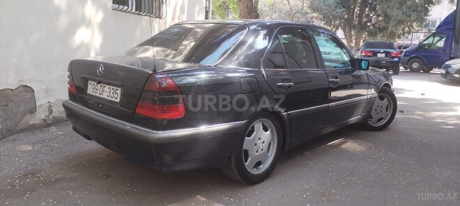 Mercedes E 240 1998, 450,000 km - 2.4 l - Füzuli