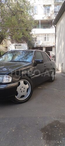 Mercedes E 240 1998, 450,000 km - 2.4 l - Füzuli