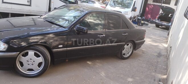Mercedes E 240 1998, 450,000 km - 2.4 l - Füzuli