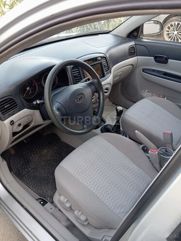 Hyundai Accent-5