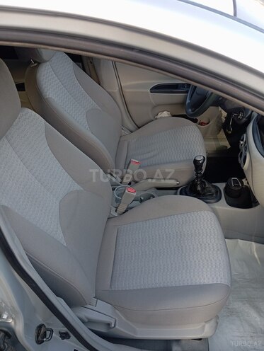 Hyundai Accent-14