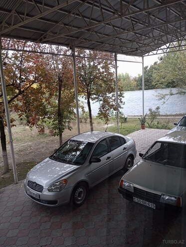 Hyundai Accent-10