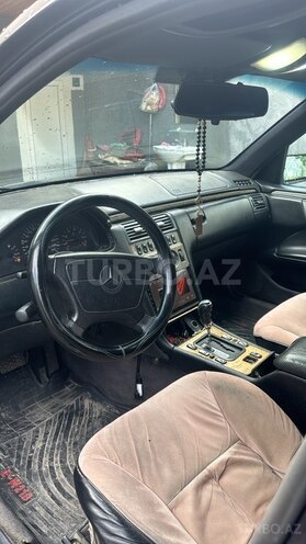 Mercedes E 280 1996, 528,000 km - 2.8 l - Bakı