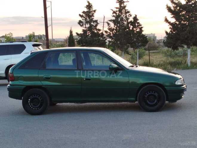Opel Astra 1995, 245,000 km - 1.8 l - Bakı