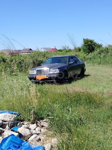 Mercedes E 250 1991, 222,222 km - 2.5 л - Ucar