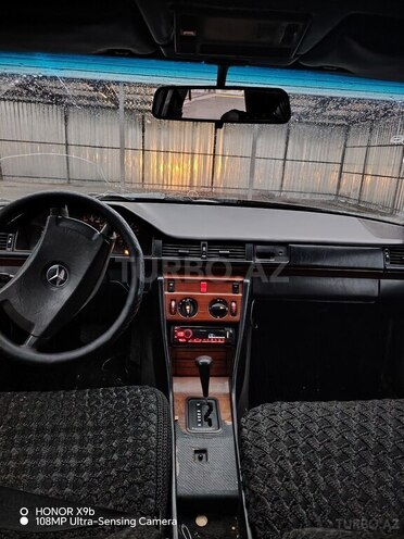 Mercedes E 250 1991, 222,222 km - 2.5 л - Ucar