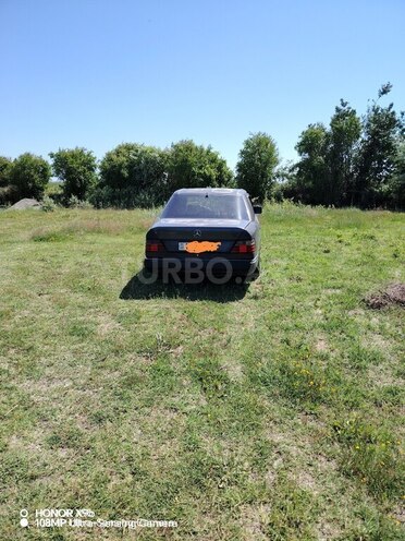 Mercedes E 250 1991, 222,222 km - 2.5 л - Ucar
