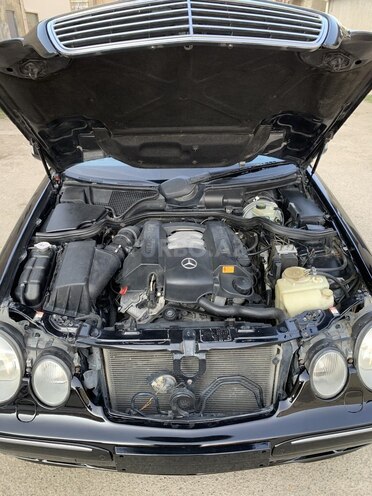 Mercedes E 280 2001, 231,517 km - 2.8 l - Bakı