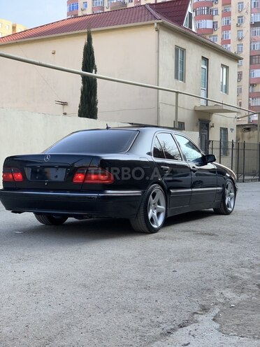 Mercedes E 280 2001, 231,517 km - 2.8 l - Bakı